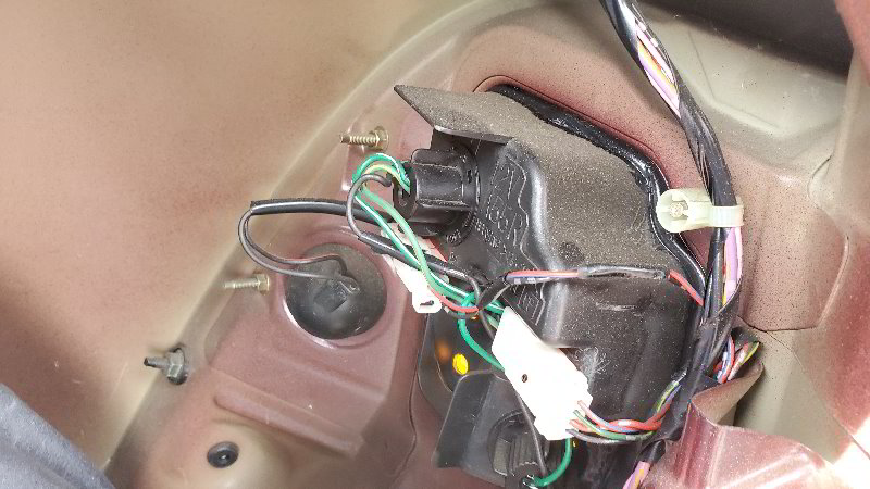 1995-1999-Nissan-Maxima-Tail-Light-Bulbs-Replacement-Guide-006