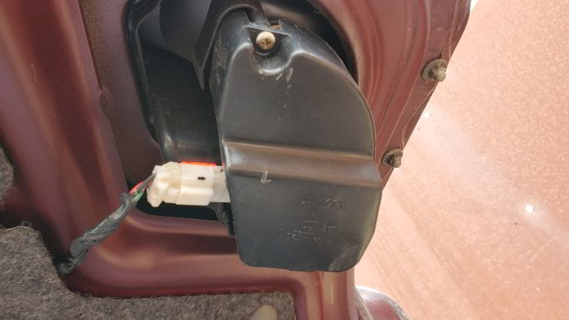 1995-1999-Nissan-Maxima-Tail-Light-Bulbs-Replacement-Guide-009