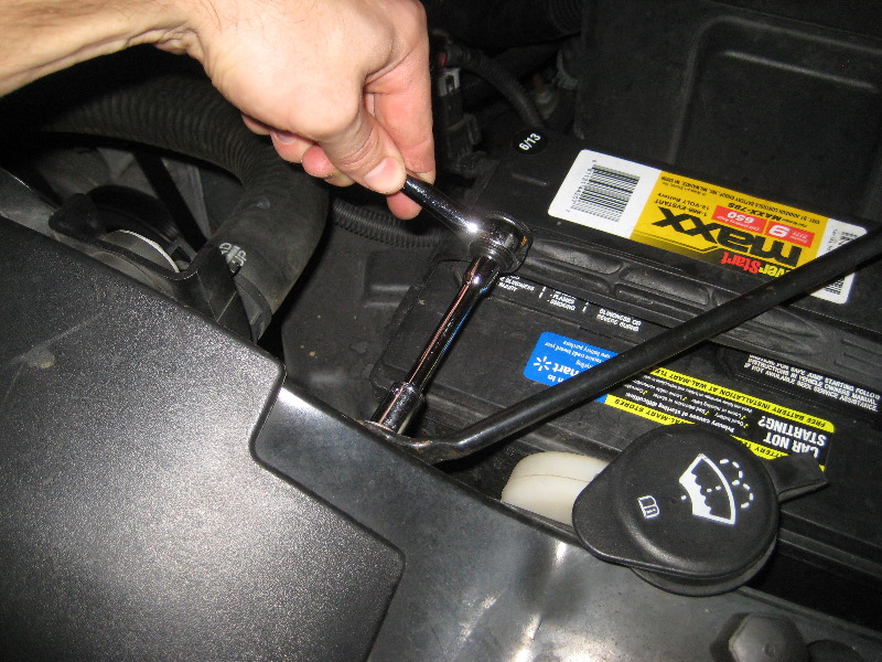 2000-2006-GM-Chevrolet-Tahoe-12-Volt-Car-Battery-Replacement-Guide-003