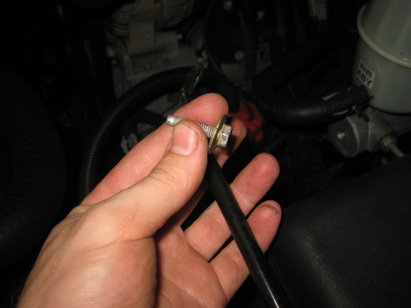 2000-2006-GM-Chevrolet-Tahoe-12-Volt-Car-Battery-Replacement-Guide-004