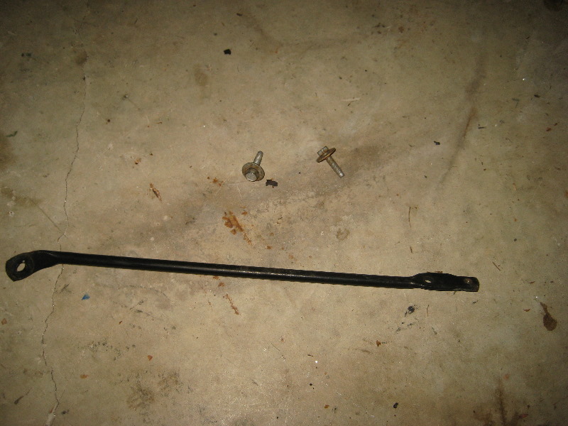 2000-2006-GM-Chevrolet-Tahoe-12-Volt-Car-Battery-Replacement-Guide-005