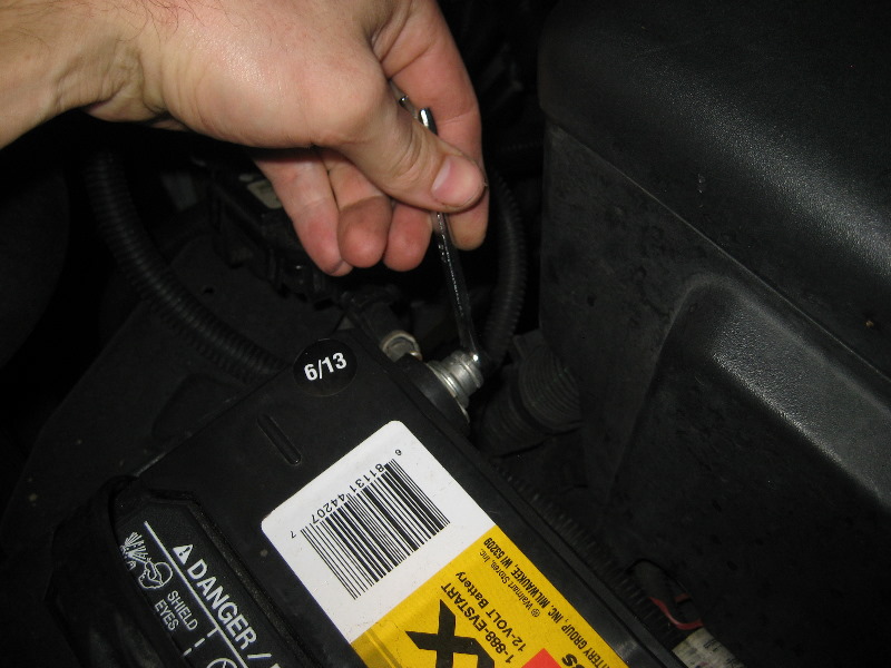 2000-2006-GM-Chevrolet-Tahoe-12-Volt-Car-Battery-Replacement-Guide-006