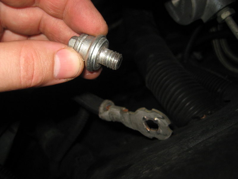 2000-2006-GM-Chevrolet-Tahoe-12-Volt-Car-Battery-Replacement-Guide-007