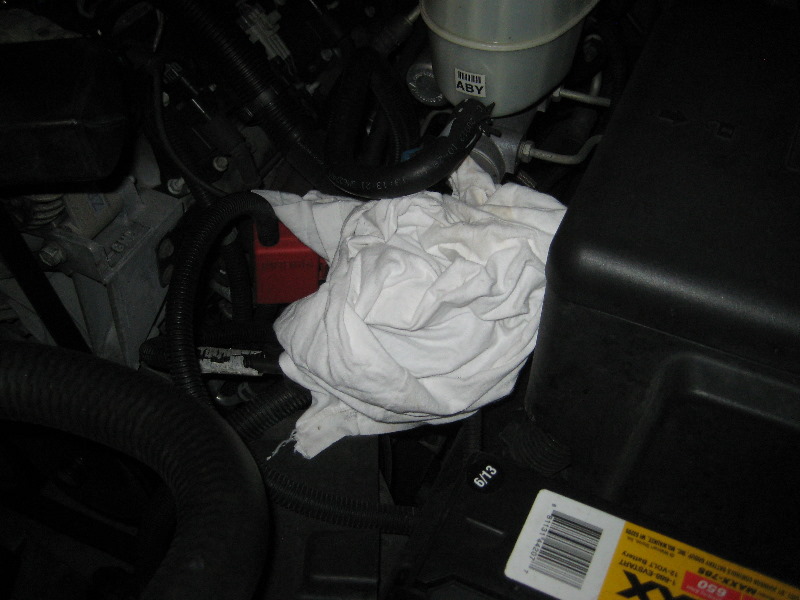 2000-2006-GM-Chevrolet-Tahoe-12-Volt-Car-Battery-Replacement-Guide-008