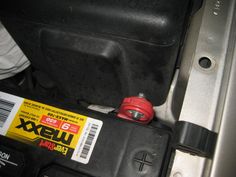 2000-2006-GM-Chevrolet-Tahoe-12-Volt-Car-Battery-Replacement-Guide-010