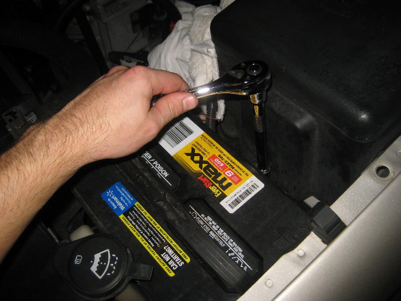 2000-2006-GM-Chevrolet-Tahoe-12-Volt-Car-Battery-Replacement-Guide-013