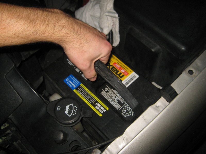 2000-2006-GM-Chevrolet-Tahoe-12-Volt-Car-Battery-Replacement-Guide-016