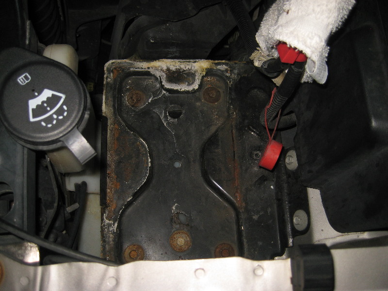 2000-2006-GM-Chevrolet-Tahoe-12-Volt-Car-Battery-Replacement-Guide-018