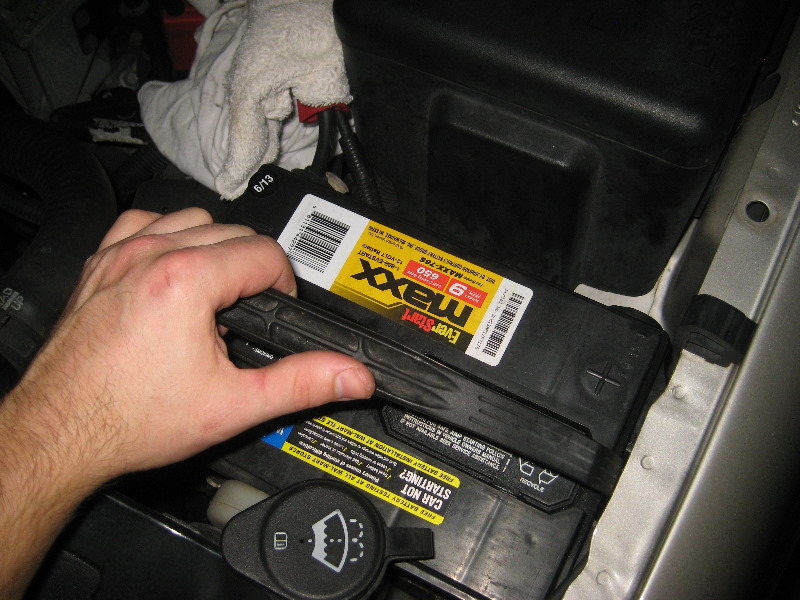 2000-2006-GM-Chevrolet-Tahoe-12-Volt-Car-Battery-Replacement-Guide-019