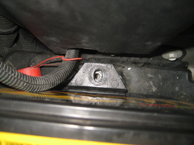 2000-2006-GM-Chevrolet-Tahoe-12-Volt-Car-Battery-Replacement-Guide-020