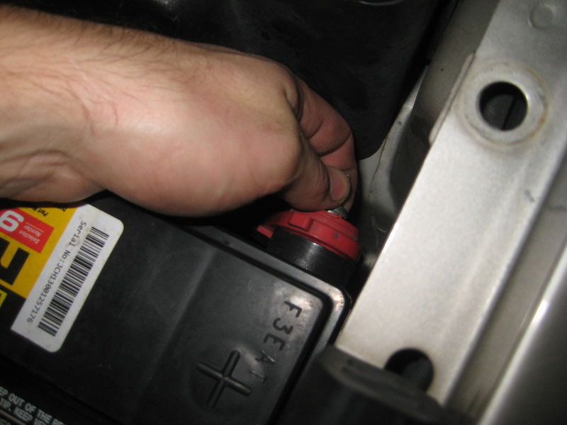 2000-2006-GM-Chevrolet-Tahoe-12-Volt-Car-Battery-Replacement-Guide-022