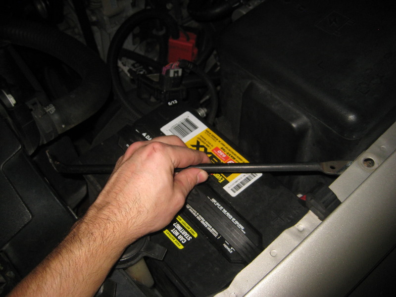 2000-2006-GM-Chevrolet-Tahoe-12-Volt-Car-Battery-Replacement-Guide-025