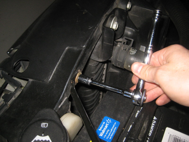 2000-2006-GM-Chevrolet-Tahoe-12-Volt-Car-Battery-Replacement-Guide-029