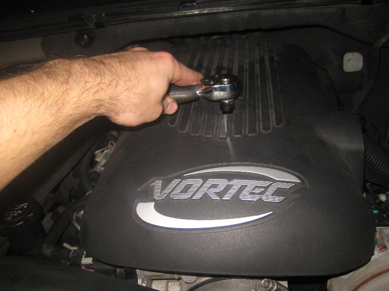 2000-2006-GM-Chevrolet-Tahoe-AC-and-Serpentine-Belts-Replacement-Guide-002