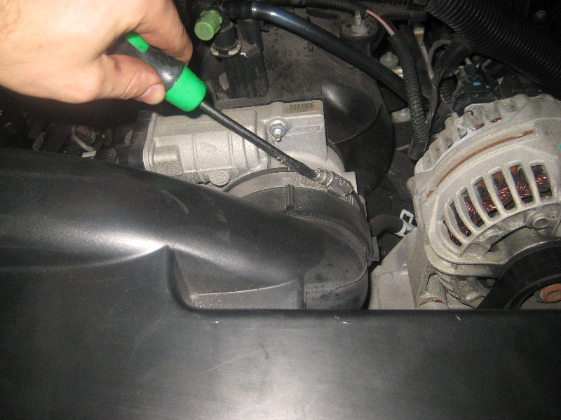 2000-2006-GM-Chevrolet-Tahoe-AC-and-Serpentine-Belts-Replacement-Guide-004