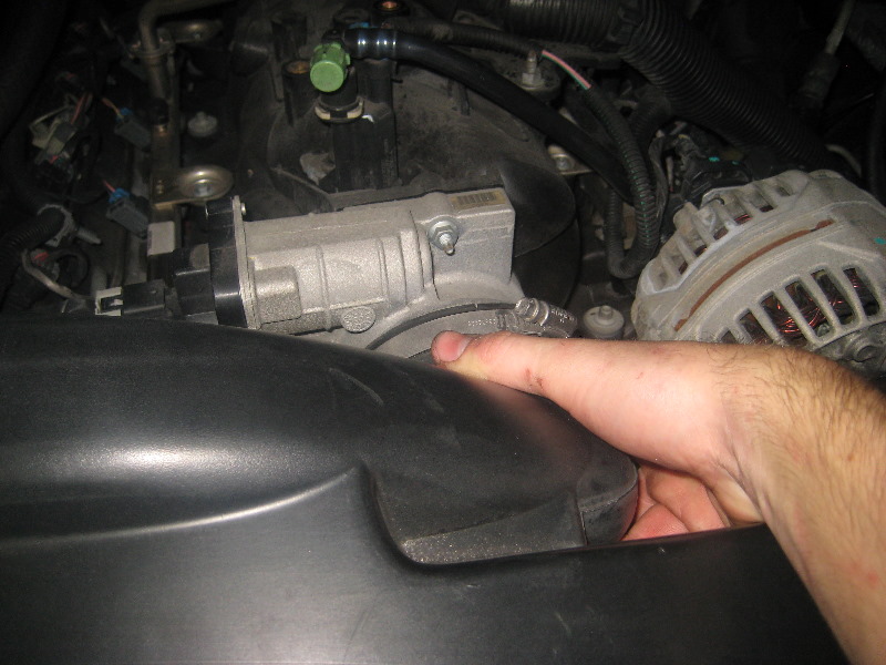 2000-2006-GM-Chevrolet-Tahoe-AC-and-Serpentine-Belts-Replacement-Guide-005