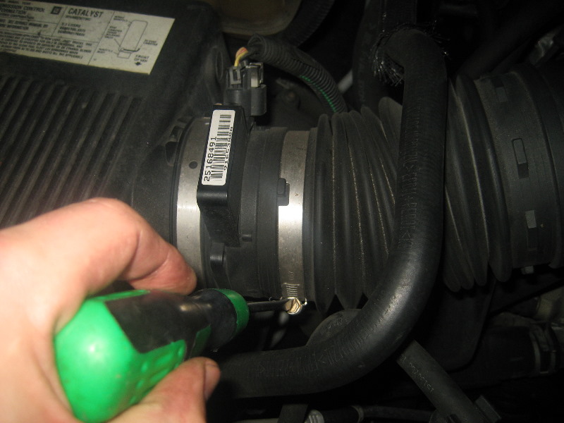 2000-2006-GM-Chevrolet-Tahoe-AC-and-Serpentine-Belts-Replacement-Guide-006