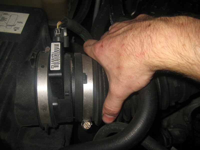 2000-2006-GM-Chevrolet-Tahoe-AC-and-Serpentine-Belts-Replacement-Guide-007