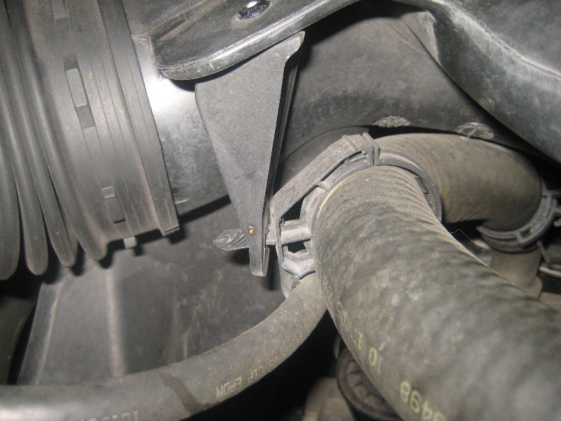 2000-2006-GM-Chevrolet-Tahoe-AC-and-Serpentine-Belts-Replacement-Guide-008