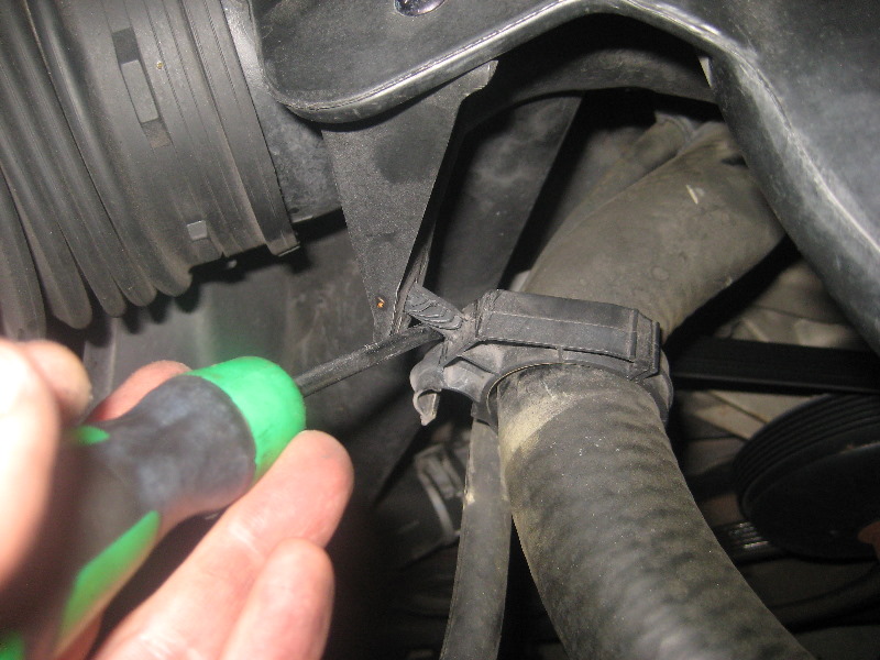 2000-2006-GM-Chevrolet-Tahoe-AC-and-Serpentine-Belts-Replacement-Guide-009