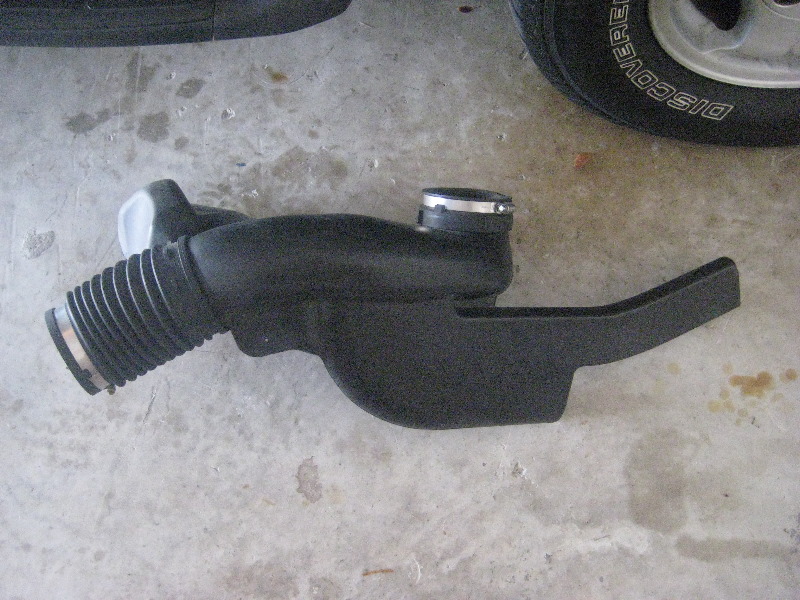 2000-2006-GM-Chevrolet-Tahoe-AC-and-Serpentine-Belts-Replacement-Guide-010