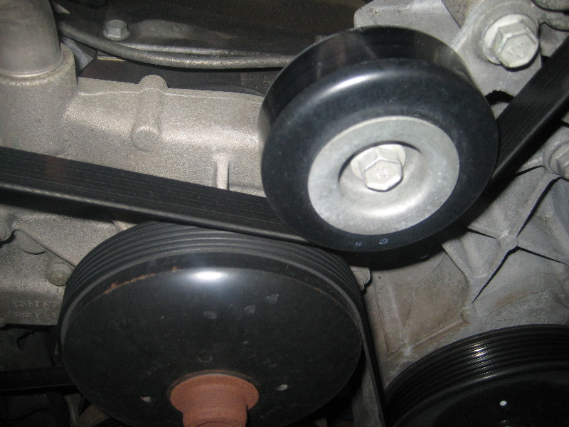 2000-2006-GM-Chevrolet-Tahoe-AC-and-Serpentine-Belts-Replacement-Guide-013