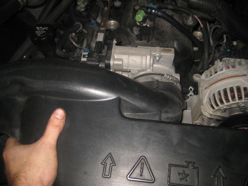 2000-2006-GM-Chevrolet-Tahoe-AC-and-Serpentine-Belts-Replacement-Guide-037