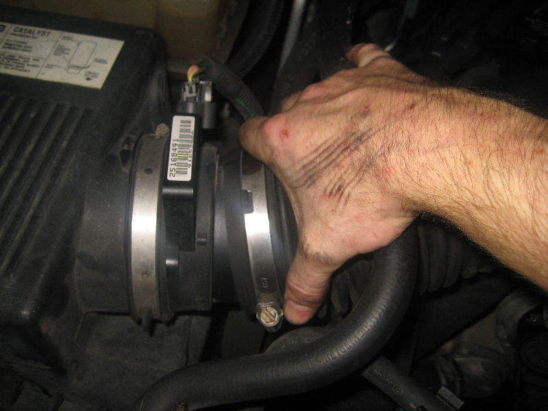2000-2006-GM-Chevrolet-Tahoe-AC-and-Serpentine-Belts-Replacement-Guide-038