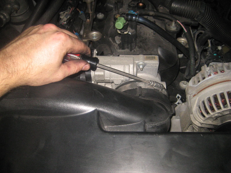 2000-2006-GM-Chevrolet-Tahoe-AC-and-Serpentine-Belts-Replacement-Guide-039