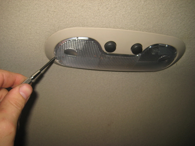 2000-2006-GM-Chevrolet-Tahoe-Cargo-Area-Light-Bulbs-Replacement-Guide-003