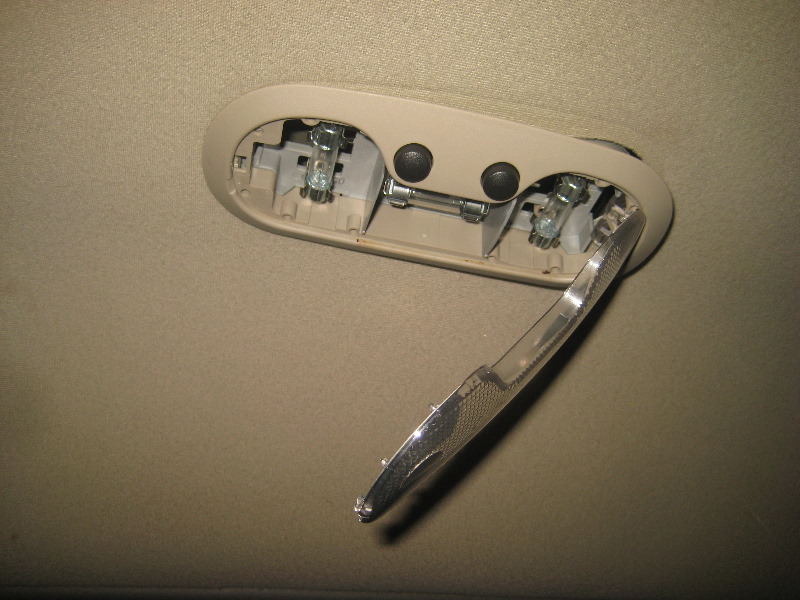 2000-2006-GM-Chevrolet-Tahoe-Cargo-Area-Light-Bulbs-Replacement-Guide-004