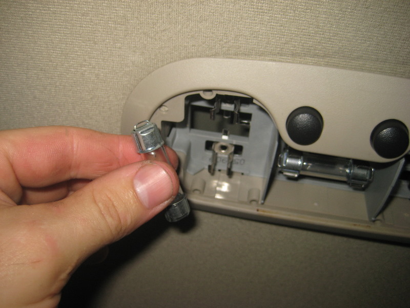 2000-2006-GM-Chevrolet-Tahoe-Cargo-Area-Light-Bulbs-Replacement-Guide-005