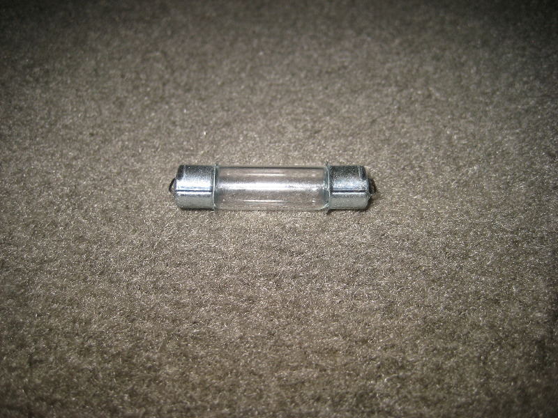 2000-2006-GM-Chevrolet-Tahoe-Cargo-Area-Light-Bulbs-Replacement-Guide-006