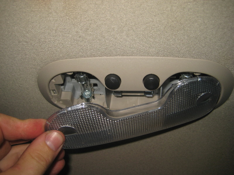 2000-2006-GM-Chevrolet-Tahoe-Cargo-Area-Light-Bulbs-Replacement-Guide-008