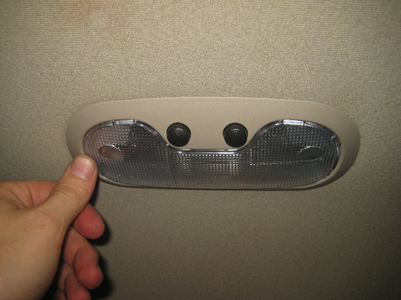 2000-2006-GM-Chevrolet-Tahoe-Cargo-Area-Light-Bulbs-Replacement-Guide-009