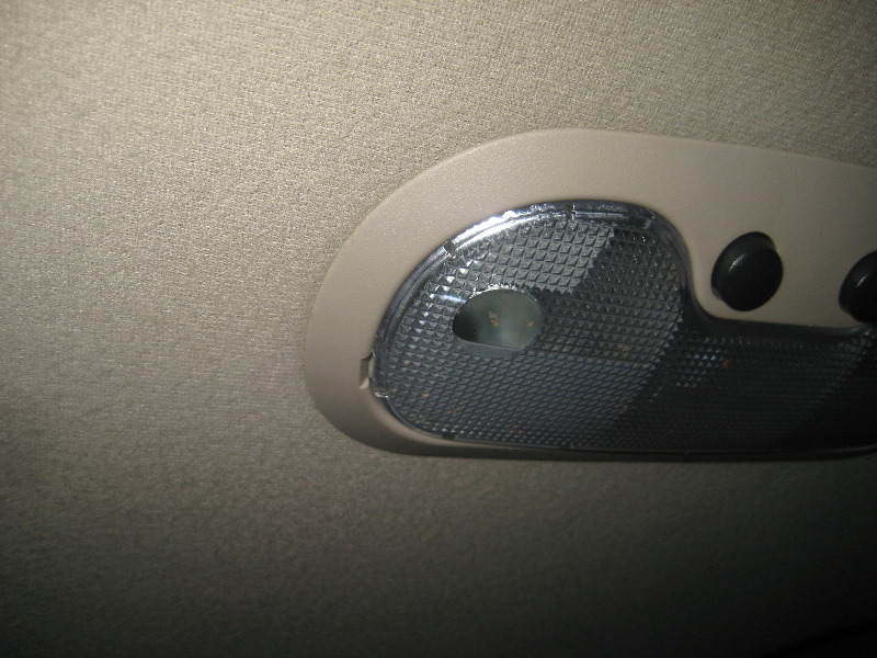 2000-2006-GM-Chevrolet-Tahoe-Dome-Light-Bulbs-Replacement-Guide-002