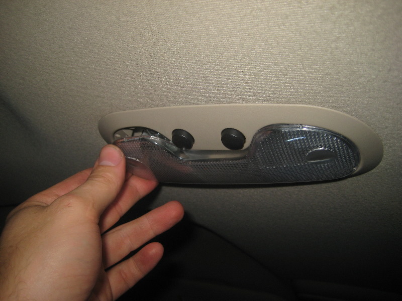 2000-2006-GM-Chevrolet-Tahoe-Dome-Light-Bulbs-Replacement-Guide-008