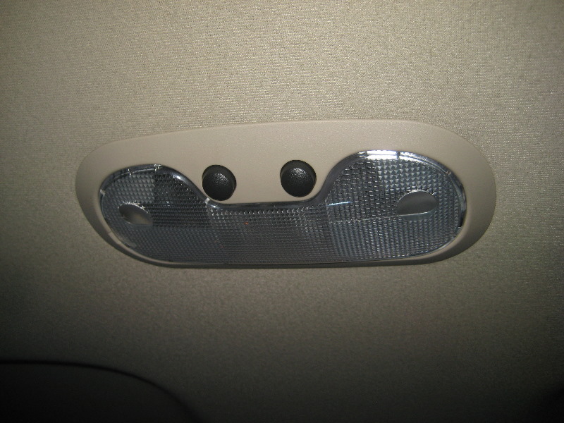 2000-2006-GM-Chevrolet-Tahoe-Dome-Light-Bulbs-Replacement-Guide-009