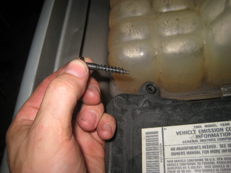 2000-2006-GM-Chevrolet-Tahoe-Engine-Air-Filter-Replacement-Guide-004