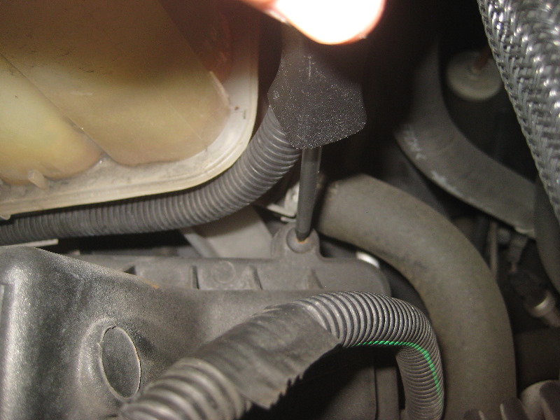 2000-2006-GM-Chevrolet-Tahoe-Engine-Air-Filter-Replacement-Guide-007