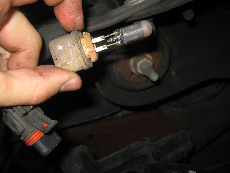 2000-2006-GM-Chevrolet-Tahoe-Fog-Light-Bulbs-Replacement-Guide-003