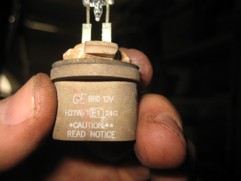 2000-2006-GM-Chevrolet-Tahoe-Fog-Light-Bulbs-Replacement-Guide-004