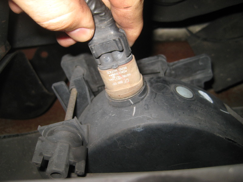 2000-2006-GM-Chevrolet-Tahoe-Fog-Light-Bulbs-Replacement-Guide-006