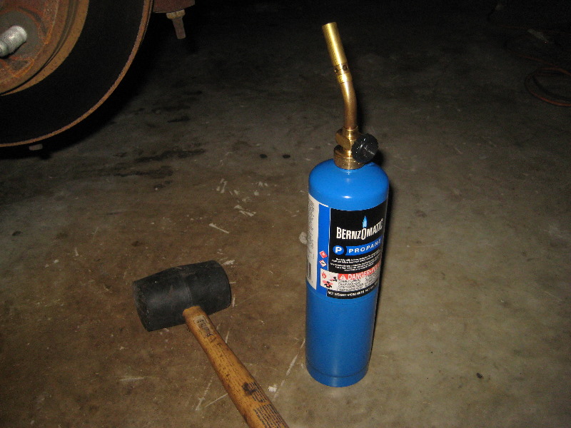 2000-2006-GM-Chevrolet-Tahoe-Front-Brake-Pads-Rotors-Replacement-Guide-012