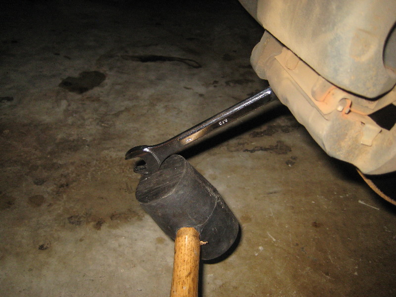 2000-2006-GM-Chevrolet-Tahoe-Front-Brake-Pads-Rotors-Replacement-Guide-014