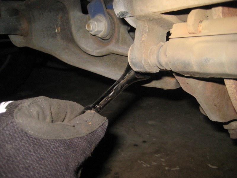 2000-2006-GM-Chevrolet-Tahoe-Front-Brake-Pads-Rotors-Replacement-Guide-016