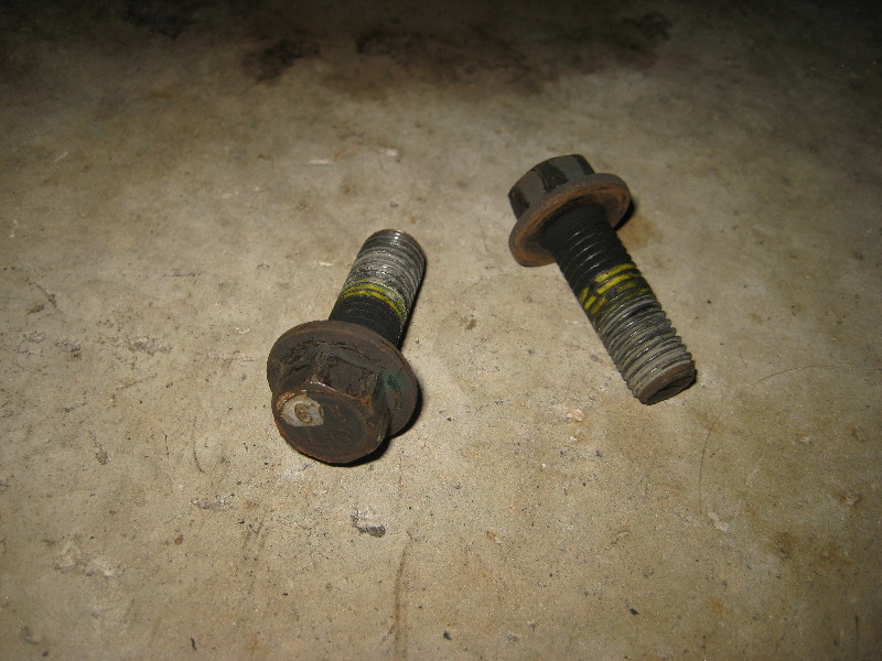 2000-2006-GM-Chevrolet-Tahoe-Front-Brake-Pads-Rotors-Replacement-Guide-018