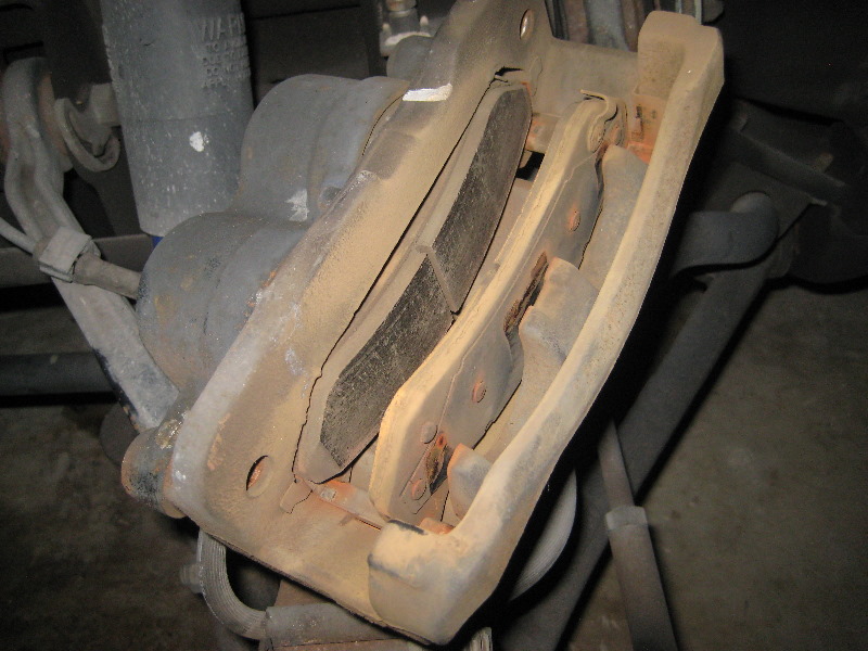 2000-2006-GM-Chevrolet-Tahoe-Front-Brake-Pads-Rotors-Replacement-Guide-020