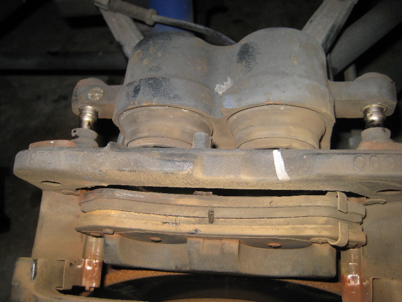 2000-2006-GM-Chevrolet-Tahoe-Front-Brake-Pads-Rotors-Replacement-Guide-021