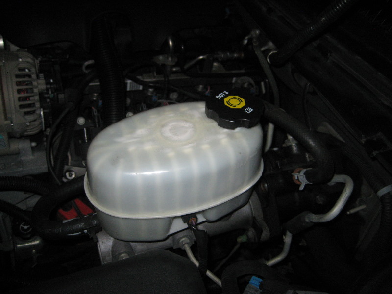 2000-2006-GM-Chevrolet-Tahoe-Front-Brake-Pads-Rotors-Replacement-Guide-023